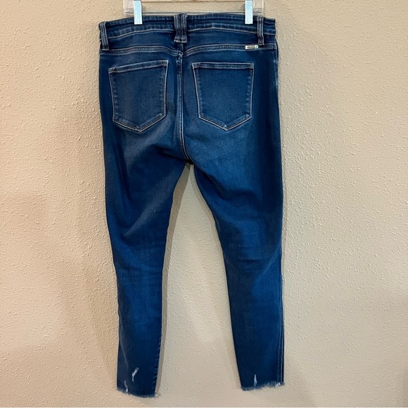 Distressed High-Waisted Blue Jeans - Picture 6 of 8